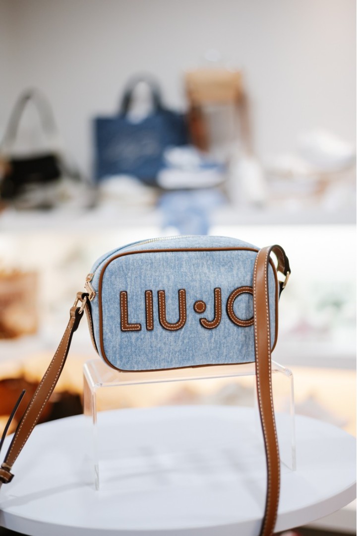 LIUJO M CAMERA CASE LIGHT DENIM FERIELLE