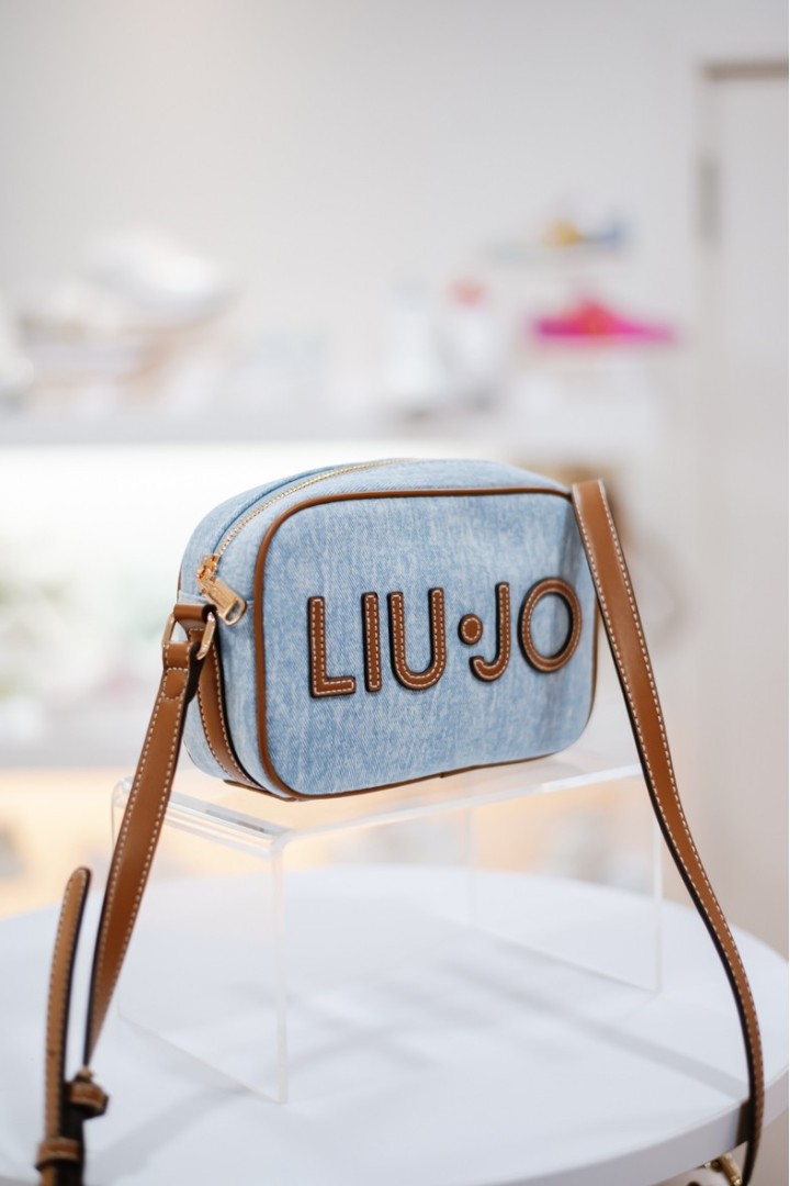 LIUJO M CAMERA CASE LIGHT DENIM FERIELLE